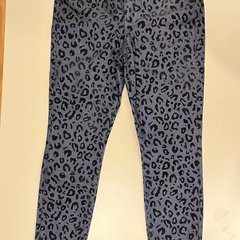 Express Dark Patterned Shorts - Picture 6 of 6